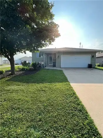 320 8th Street SW, Plainview, MN 55964