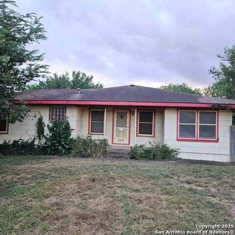 502 Zanderson, Jourdanton, TX 78026