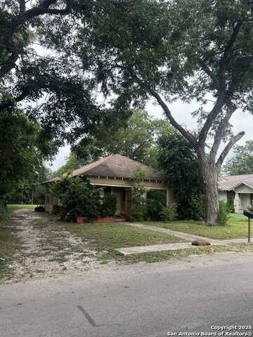 618 Bowie, Seguin, TX 78155