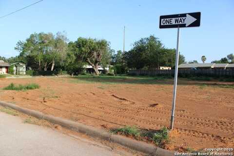 519 N Chestnut, Pearsall, TX 78061