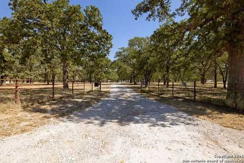 497 Klaerner Rd, Fredericksburg, TX 78624