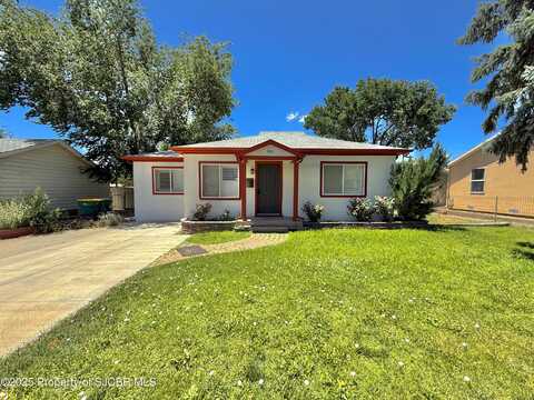 911 MONTEREY Avenue, Farmington, NM 87401
