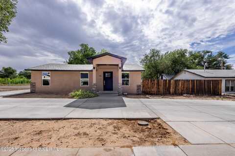 712 N DUSTIN Avenue, Farmington, NM 87401
