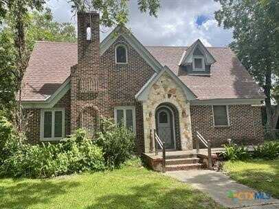 210 E Cedar Street, Seguin, TX 78155