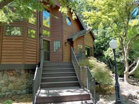4489 Averill Drive, Grants Pass, OR 97526