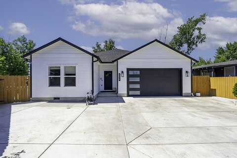 8219 Barbur Street, White City, OR 97503