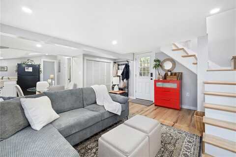 267 Green End Avenue, Middletown, RI 02842