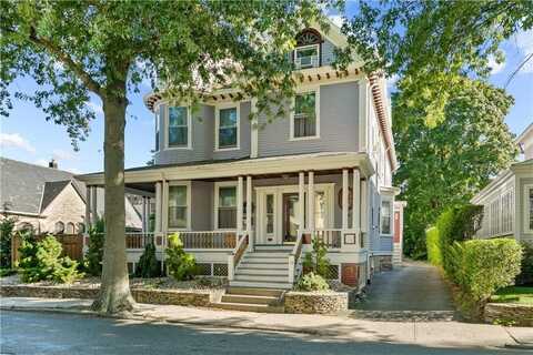 18 Rhode Island Avenue, Newport, RI 02840