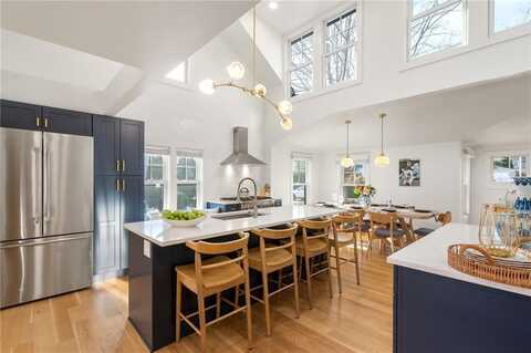 14 Robinson Street, Narragansett, RI 02882
