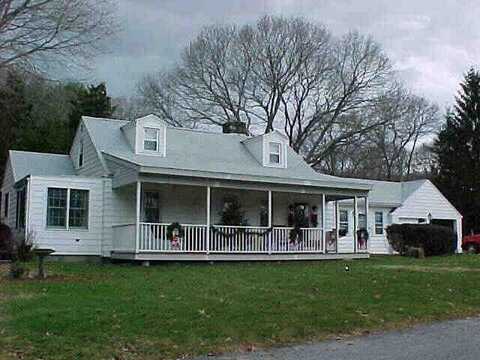 82 Wampanoag Circle, North Kingstown, RI 02852