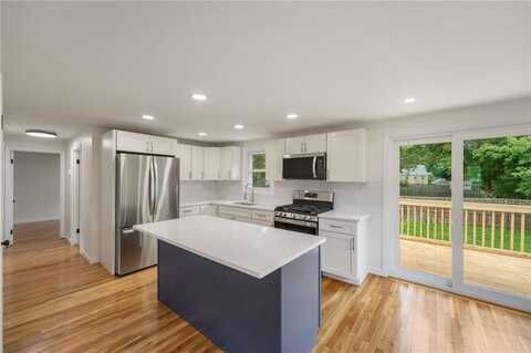 28 Wesleyan Avenue, Warwick, RI 02886