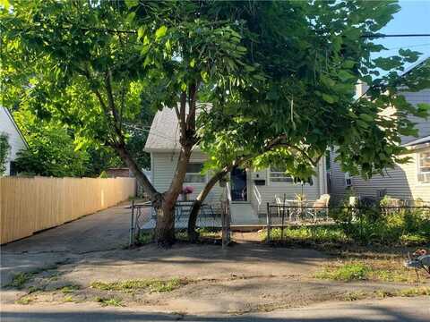 39 Ottawa Avenue, Warwick, RI 02889