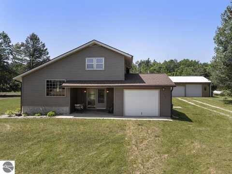 3882 S State Road, Harbor Springs, MI 49740