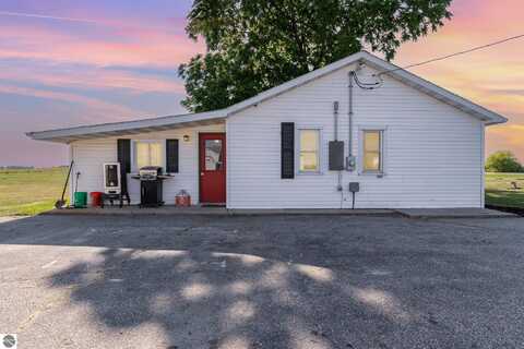 6260 E Blanchard Road, Shepherd, MI 48883