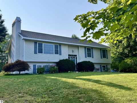 5289 Harris Road, Traverse City, MI 49684