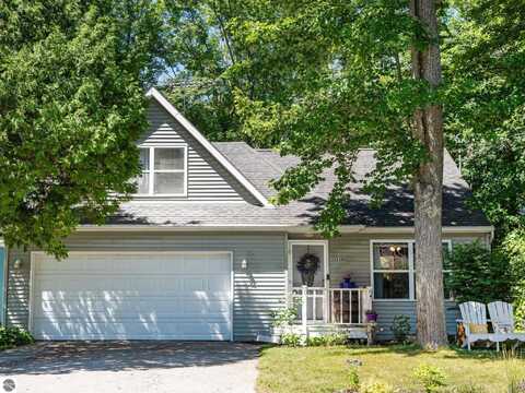 9380 E Houghton Lake Drive, Houghton Lake, MI 48629