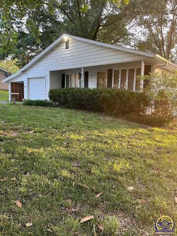 3605 NE Applewood DR, Topeka, KS 66617