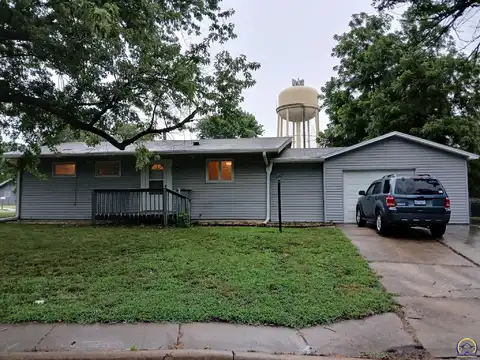 6920 SW Montara PKY, Topeka, KS 66619