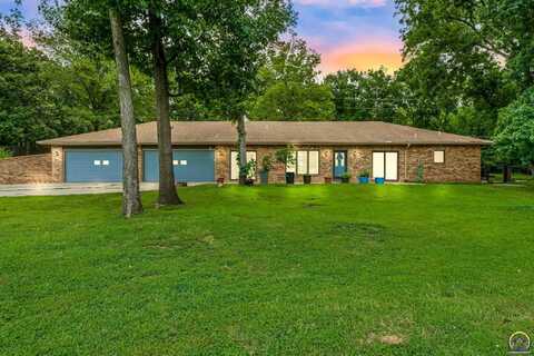 2660 SE Aquarius DR, Topeka, KS 66605