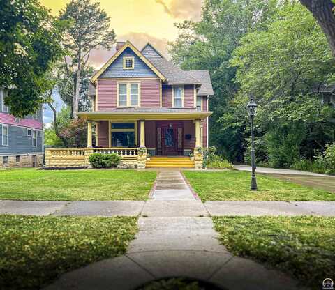411 SW Woodlawn Ave, Topeka, KS 66606