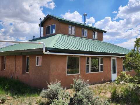 17 Aquaje Rd, Tres Piedras, NM 87577