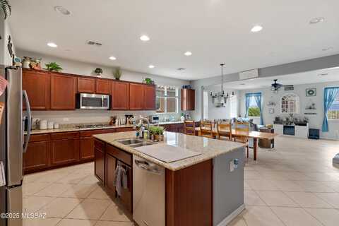 9509 S Quiet Dove Drive, Tucson, AZ 85747