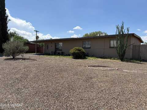 7042 E Calle Ileo, Tucson, AZ 85710