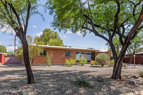 7438 E Calle La Vega, Tucson, AZ 85710