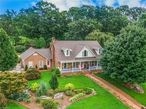 816 Wood Dale Drive, Kernersville, NC 27284
