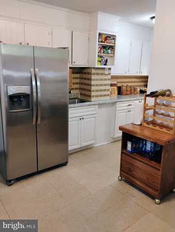 330 PINE ALLEY, POTTSTOWN, PA 19464