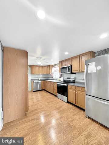 804 MAPLE AVENUE, ROYERSFORD, PA 19468