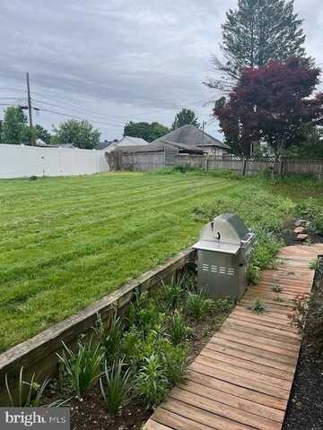 15 W SIMPSON STREET, MECHANICSBURG, PA 17055
