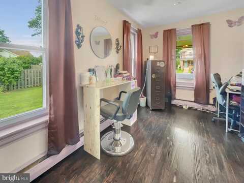 718 WALNUT STREET, ROYERSFORD, PA 19468