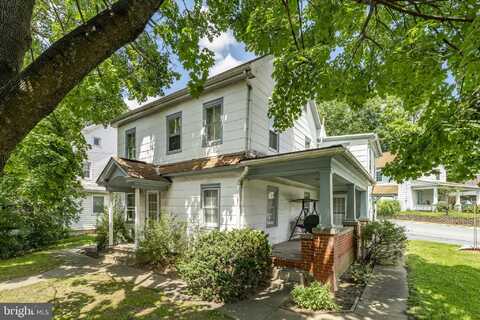 105 W MAIN STREET, LEOLA, PA 17540