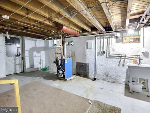 1411 COLLEGE AVENUE, READING, PA 19604