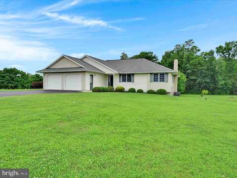 2 HIGHLAND HILLS DRIVE, FLEETWOOD, PA 19522