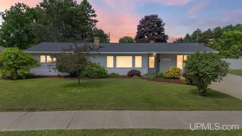 1510 S 17th, Escanaba, MI 49829