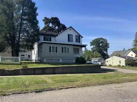 501 E B, Iron Mountain, MI 49801
