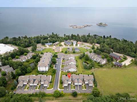 1229 Lakeshore Park, Marquette, MI 49855