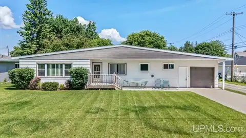 1914 10th S, Escanaba, MI 49829