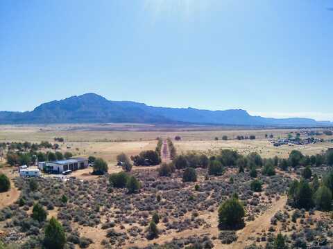 6484 S COYOTE RD, Apple Valley, UT 84737