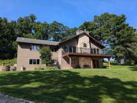 2155 Twin Springs Road, Decorah, IA 52101
