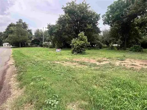 507 N AVENUE F, Burkburnett, TX 76354