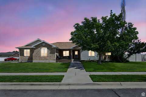 934 N 1385 W, Clinton, UT 84015