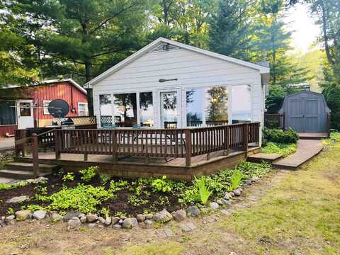 2744 W Higgins Lake Drive, Roscommon, MI 48653