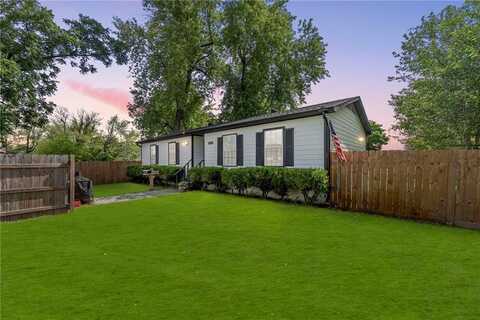1213 Crutcher ST, Springdale, AR 72764