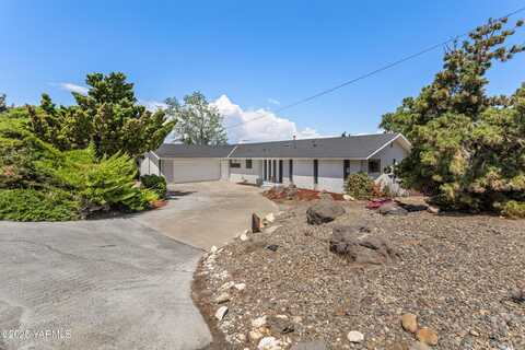 5207 Crest Dr, Yakima, WA 98908