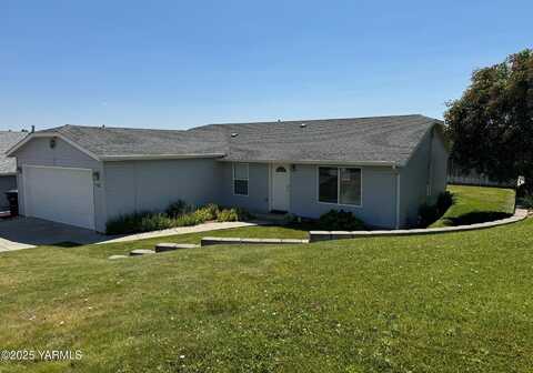 7702 Douglas Dr, Yakima, WA 98908