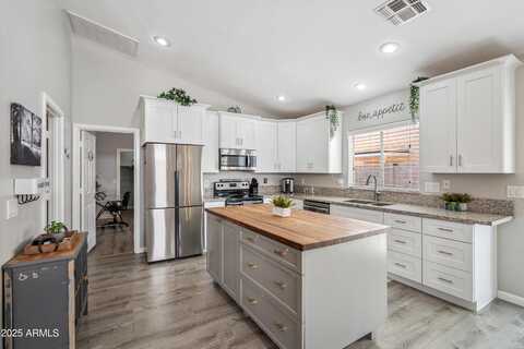 6701 E RIVERDALE Street, Mesa, AZ 85215