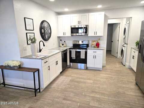 1932 E CARVER Drive, Phoenix, AZ 85040